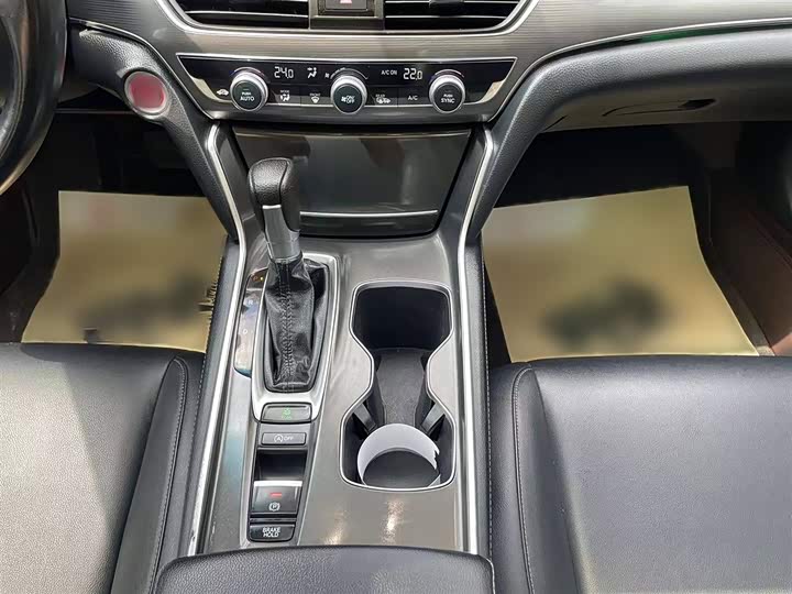 Фото 9 - Honda Accord