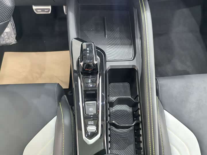 Фото 14 - Geely Coolray