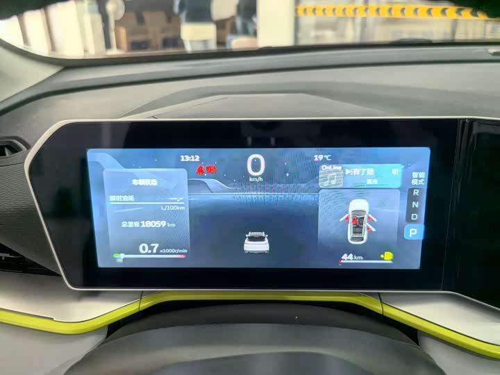 Фото 15 - Geely Coolray