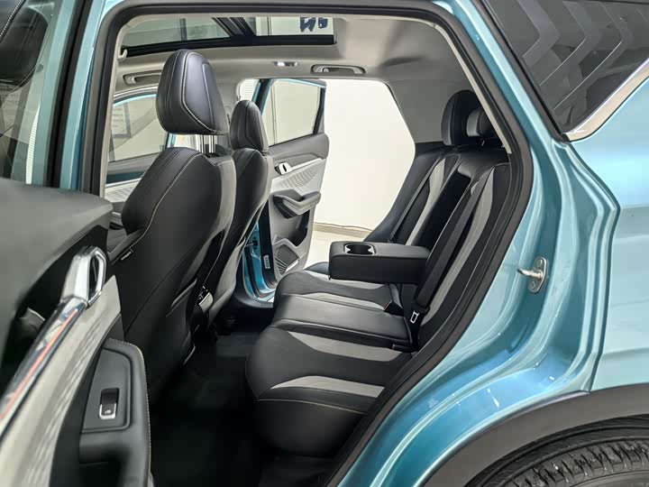 Фото 9 - Geely Coolray