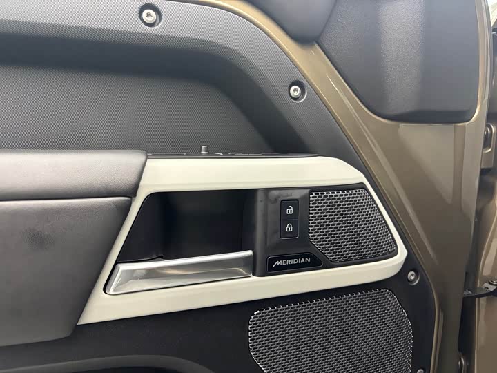 Фото 9 - Land Rover Defender