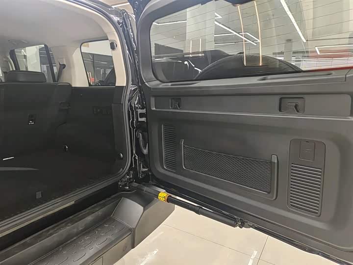 Фото 12 - Tank 300