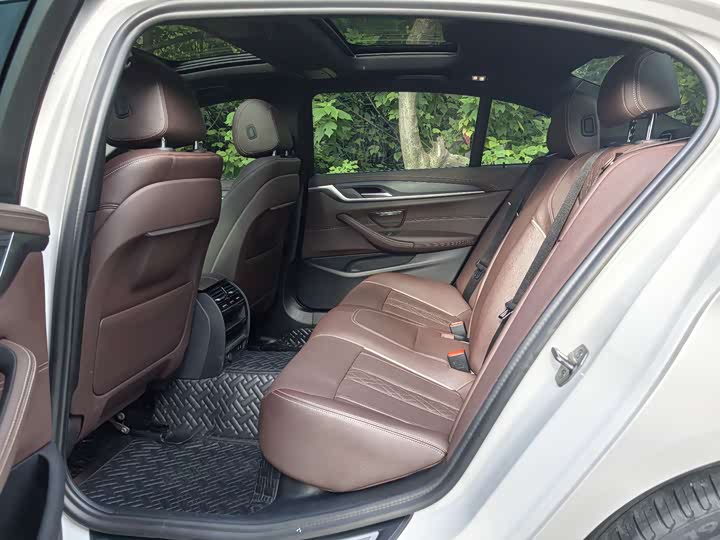 Фото 13 - BMW 5 Series