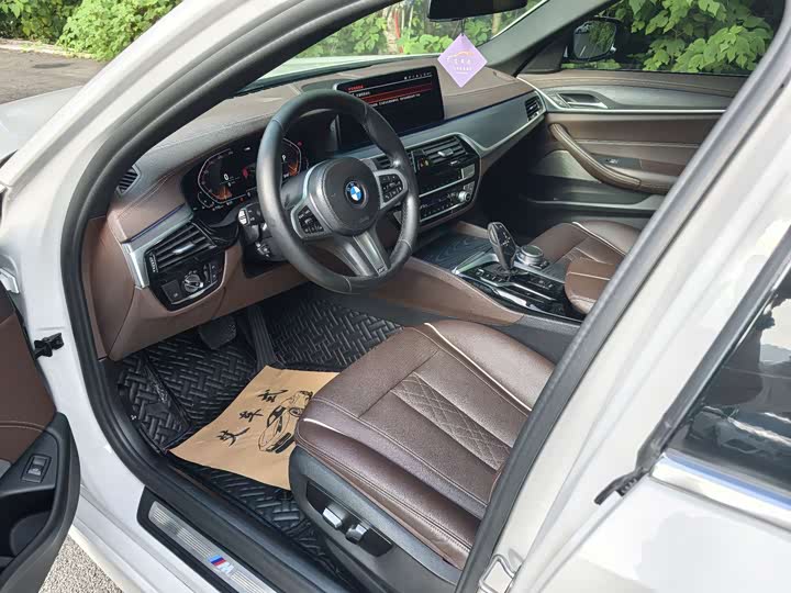 Фото 15 - BMW 5 Series