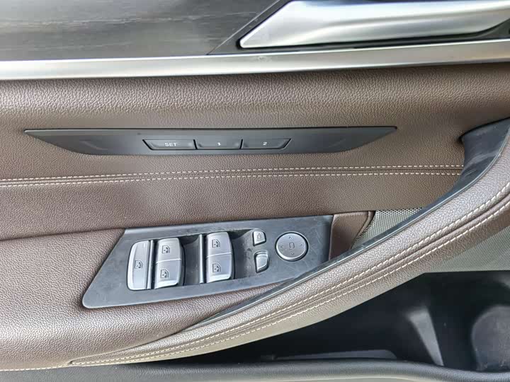 Фото 16 - BMW 5 Series