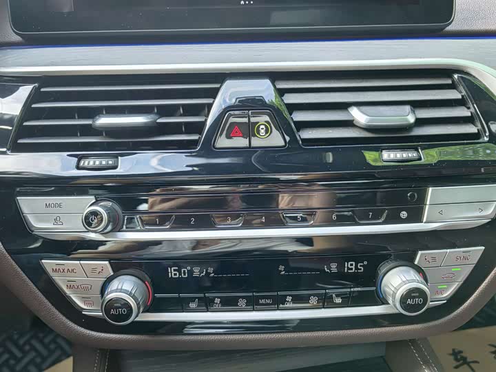 Фото 22 - BMW 5 Series