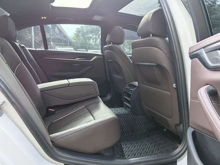 Фото 6 - BMW 5 Series