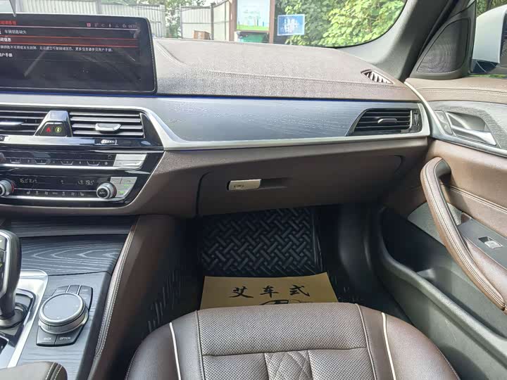 Фото 9 - BMW 5 Series