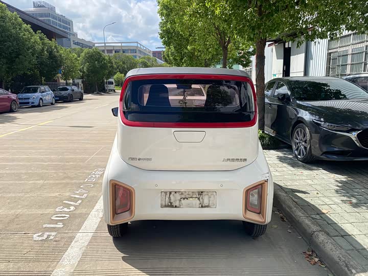 Фото 11 - Baojun E200