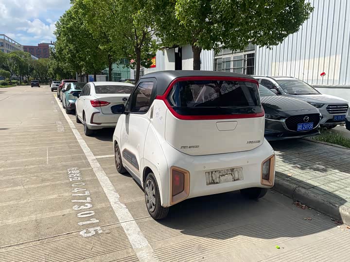 Фото 12 - Baojun E200