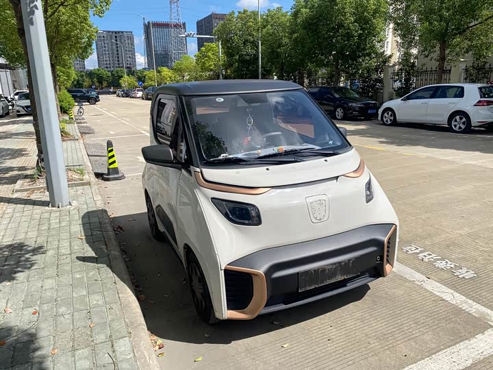 Фото 2 - Baojun E200