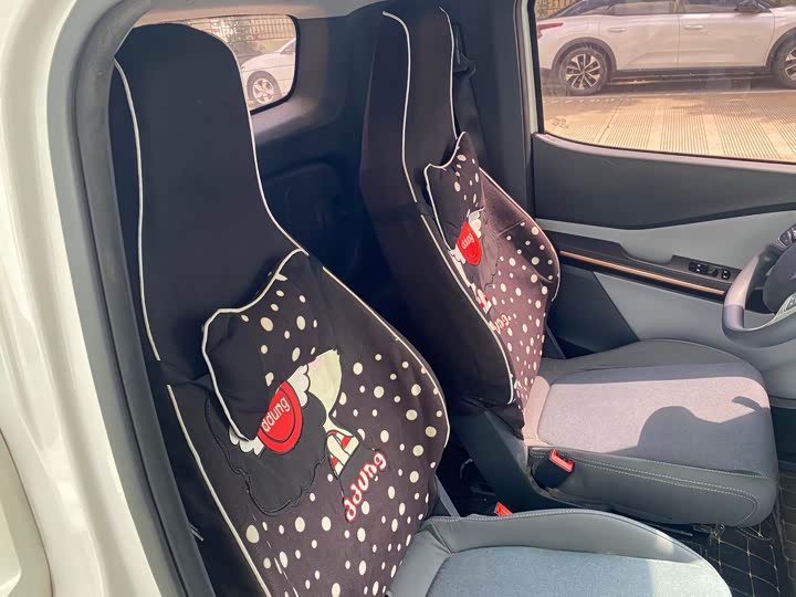 Фото 9 - Baojun E200