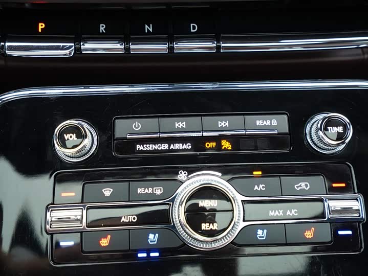 Фото 10 - Lincoln Navigator