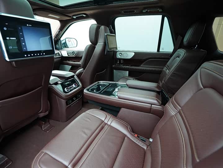 Фото 13 - Lincoln Navigator