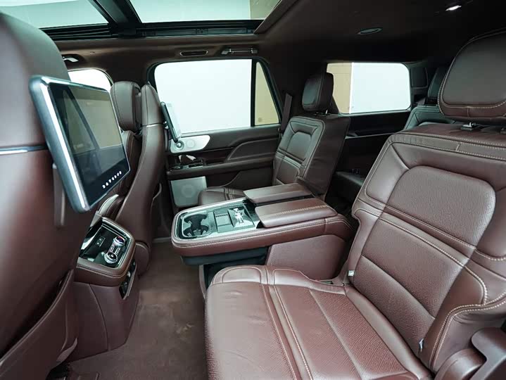 Фото 14 - Lincoln Navigator