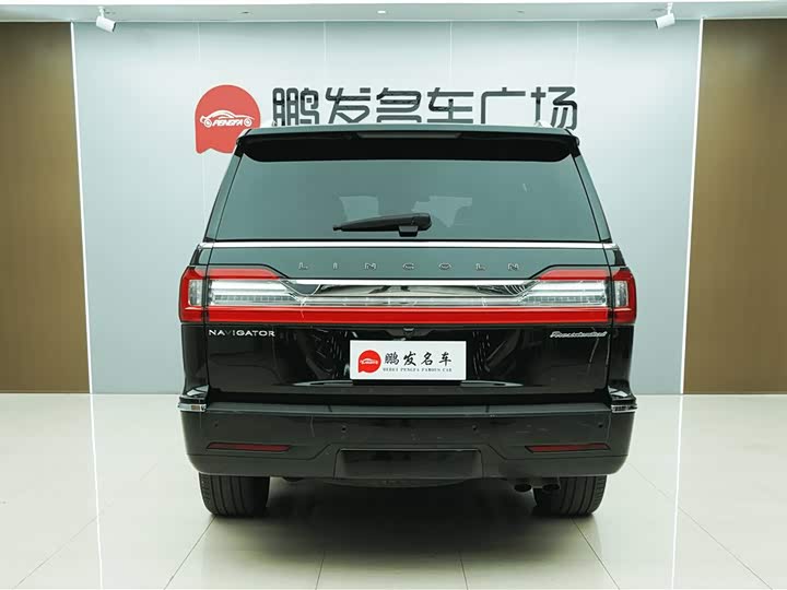 Фото 17 - Lincoln Navigator