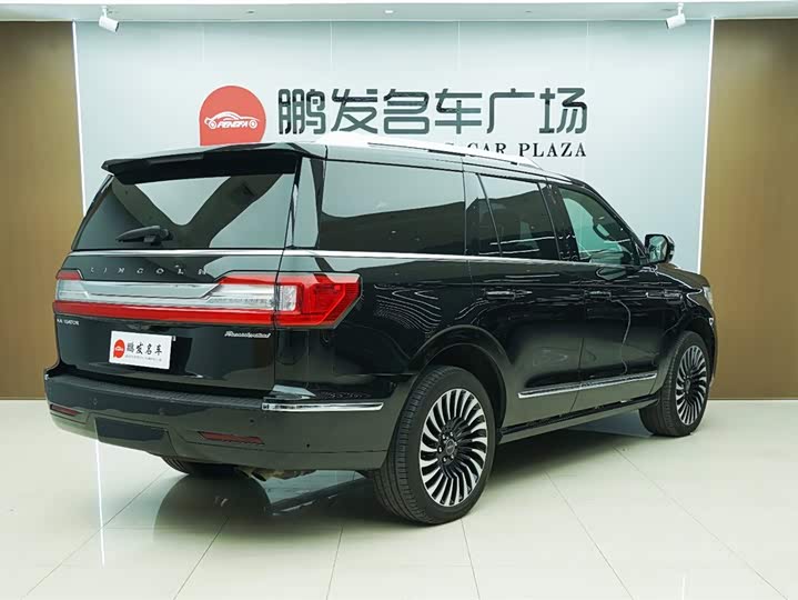 Фото 18 - Lincoln Navigator