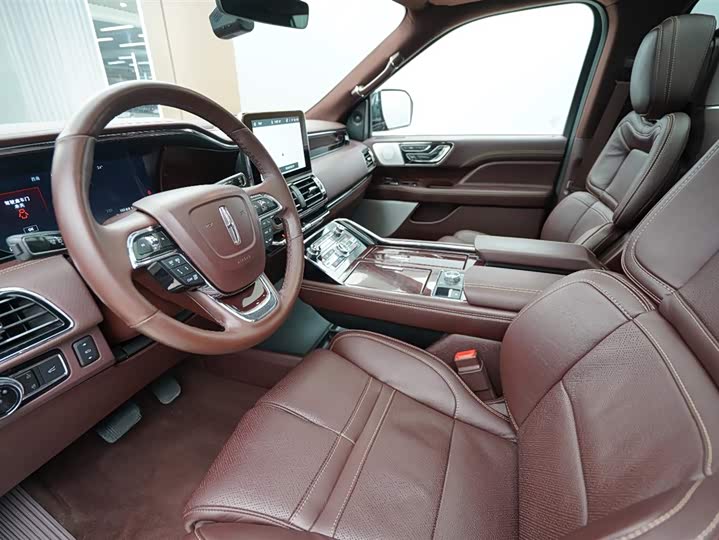 Фото 3 - Lincoln Navigator