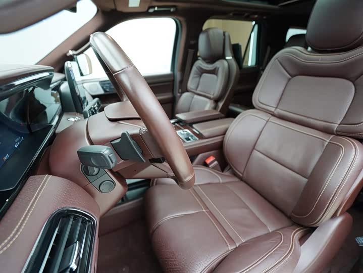 Фото 4 - Lincoln Navigator