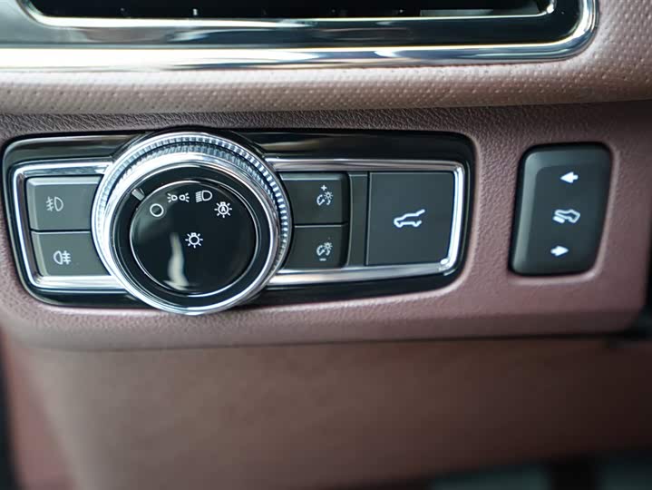 Фото 6 - Lincoln Navigator