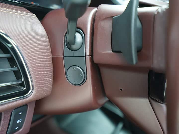 Фото 7 - Lincoln Navigator