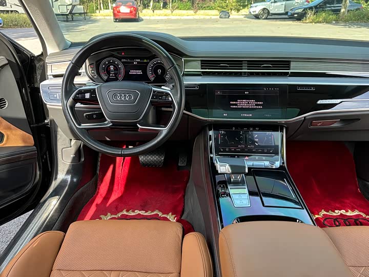 Фото 10 - Audi A8