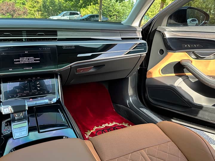 Фото 11 - Audi A8