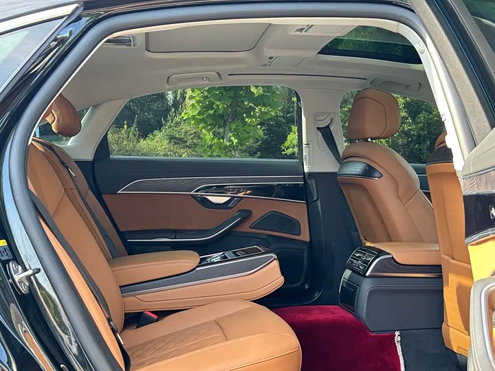 Фото 12 - Audi A8