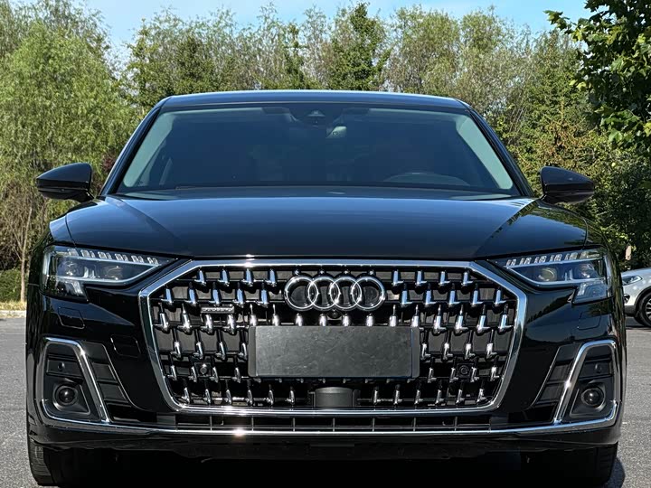 Фото 2 - Audi A8