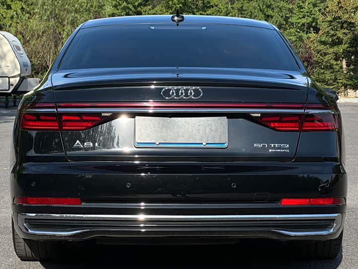Фото 5 - Audi A8