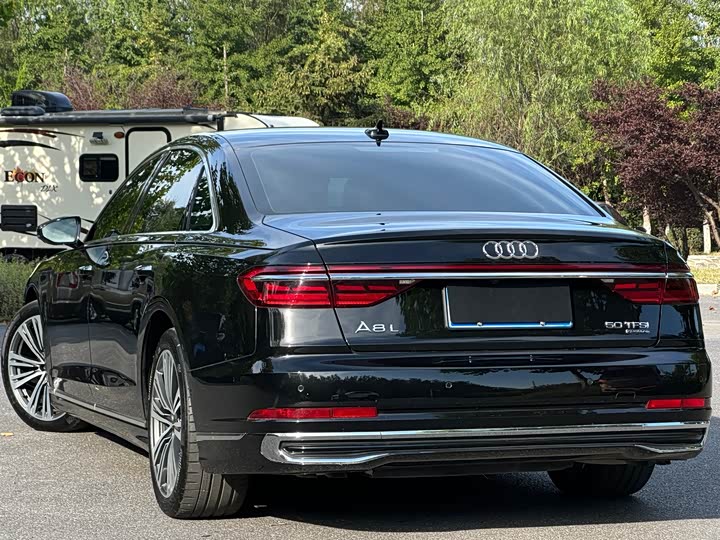 Фото 6 - Audi A8
