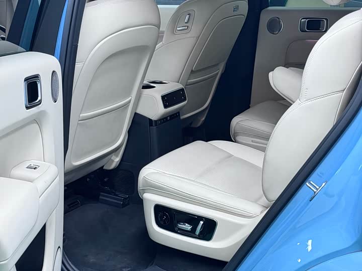 Фото 13 - LiXiang L8