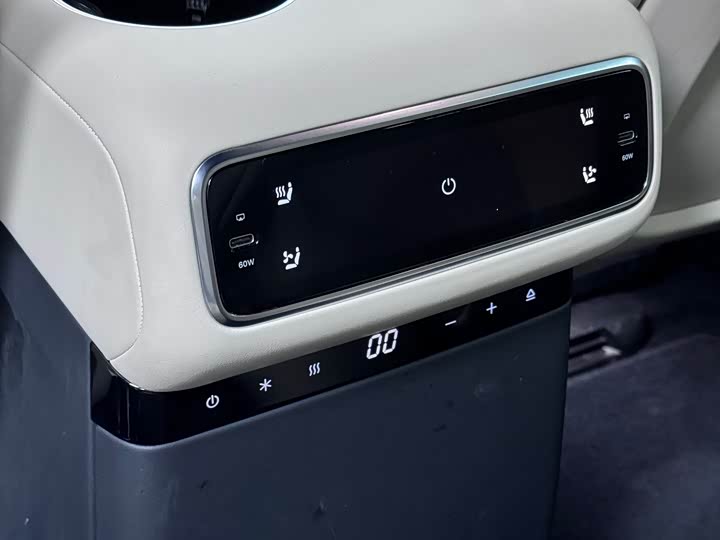 Фото 14 - LiXiang L8