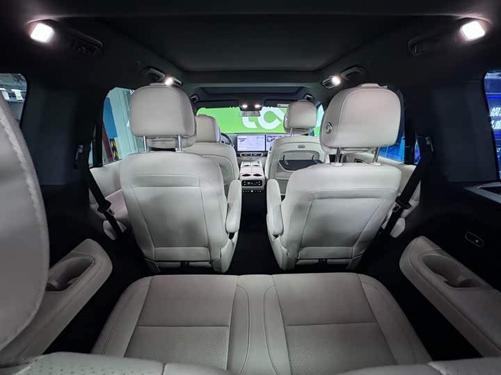 Фото 21 - LiXiang L8