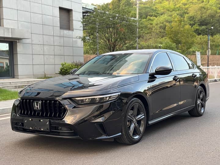 Фото 1 - Honda Inspire