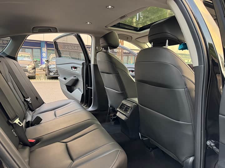 Фото 10 - Honda Inspire