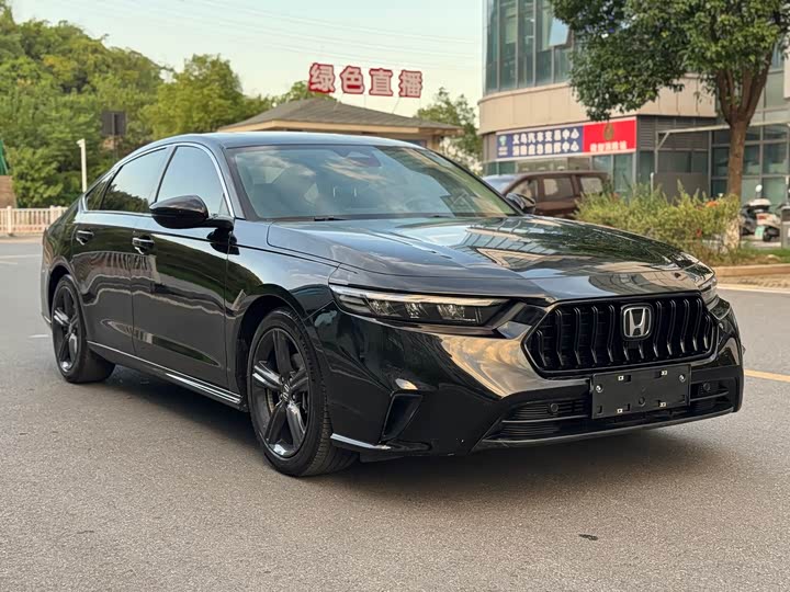 Фото 3 - Honda Inspire