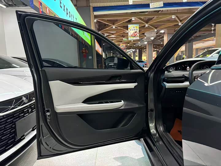 Фото 12 - Changan UNI-V Hybrid