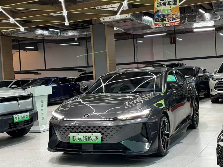 Фото 2 - Changan UNI-V Hybrid