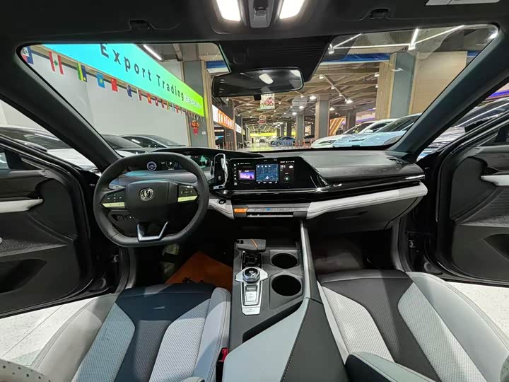 Фото 25 - Changan UNI-V Hybrid