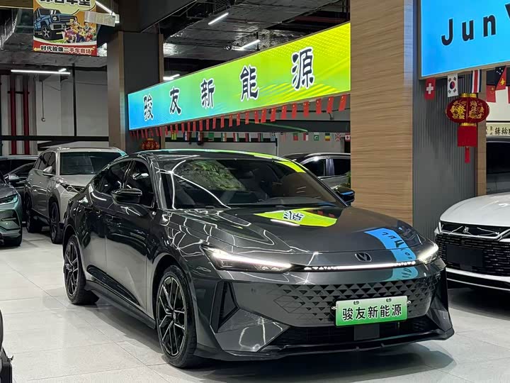 Фото 4 - Changan UNI-V Hybrid