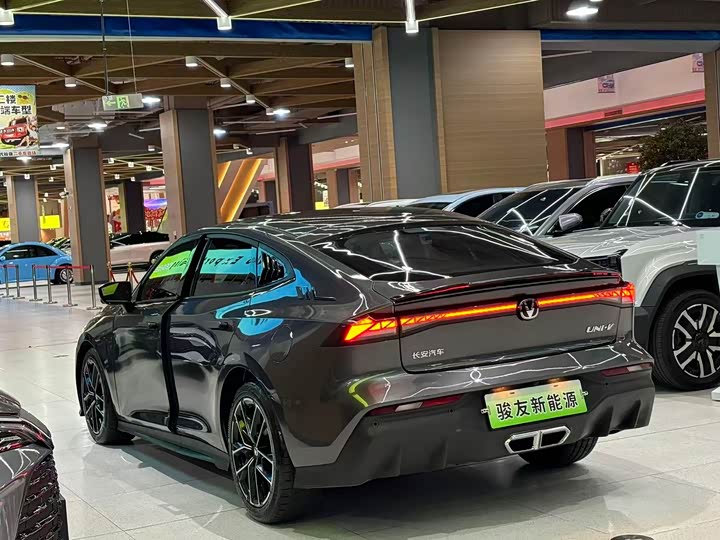 Фото 6 - Changan UNI-V Hybrid
