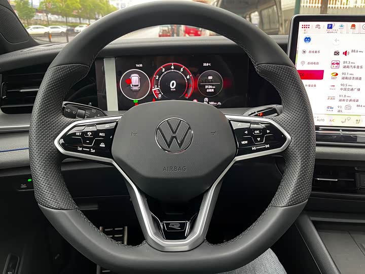 Фото 16 - Volkswagen Tayron