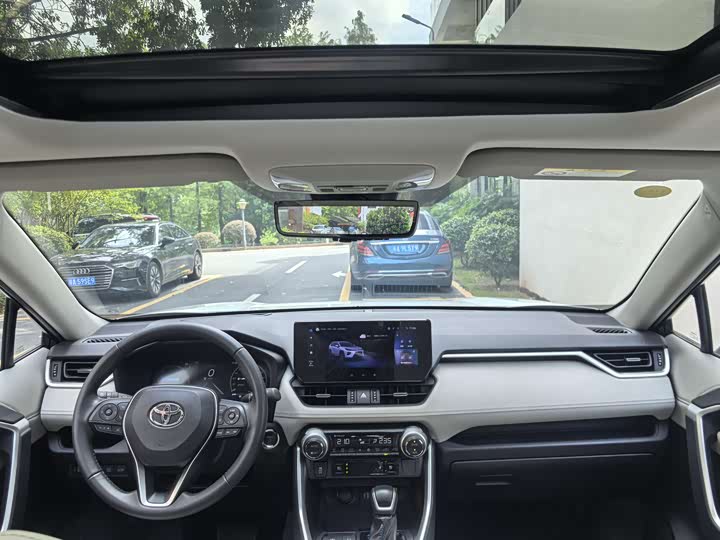 Фото 14 - Toyota Wildlander