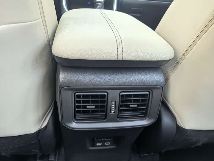 Фото 20 - Toyota Wildlander