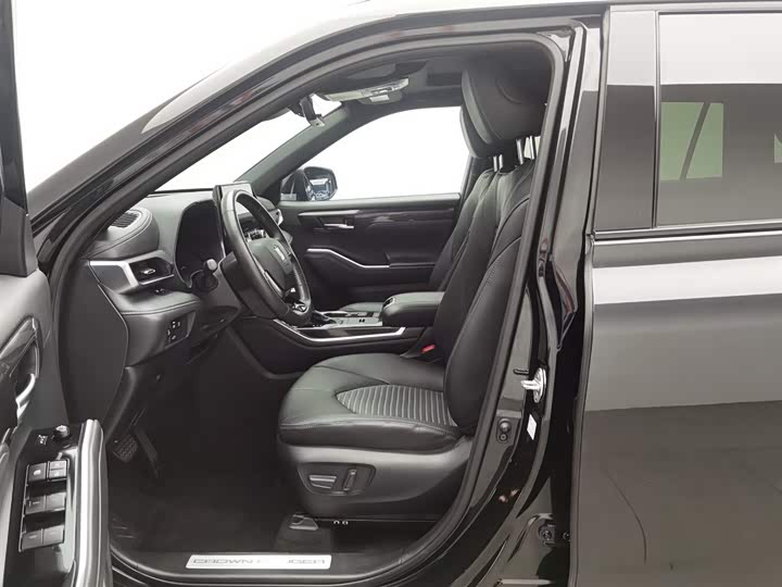 Фото 10 - Toyota Crown Kluger