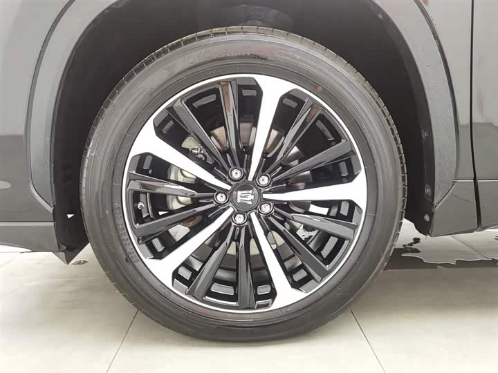 Фото 17 - Toyota Crown Kluger