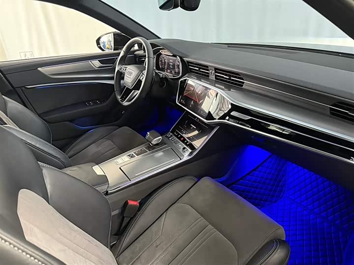 Фото 16 - Audi A6L