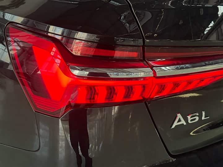 Фото 5 - Audi A6L