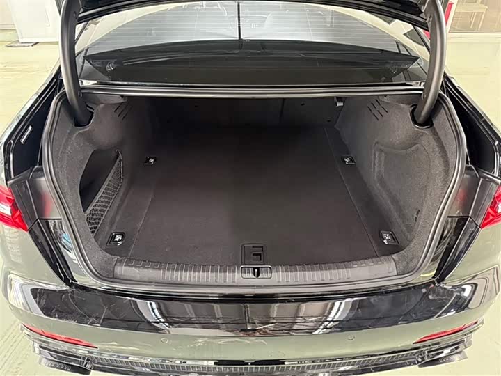 Фото 6 - Audi A6L